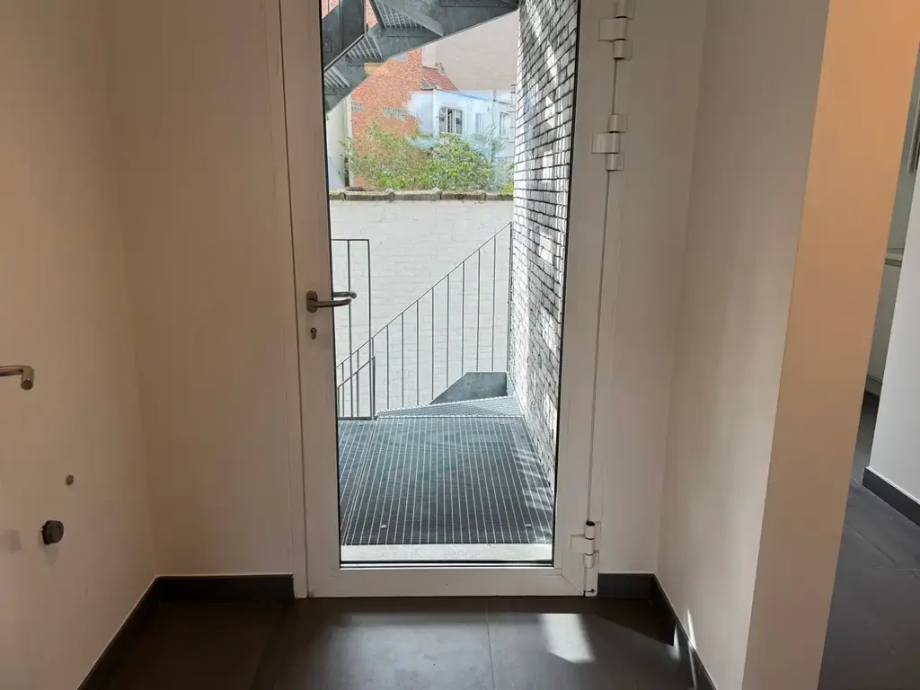 Esik - Office Space with Large Windows in Mechelen