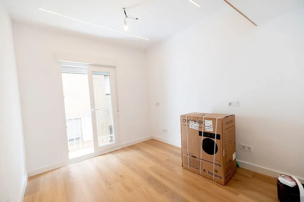 Toad - 2-Bedroom Flat with Balcony in Madrid