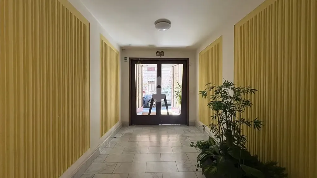 Entrée - 3-Bedroom Apartment with Balcony in Rome