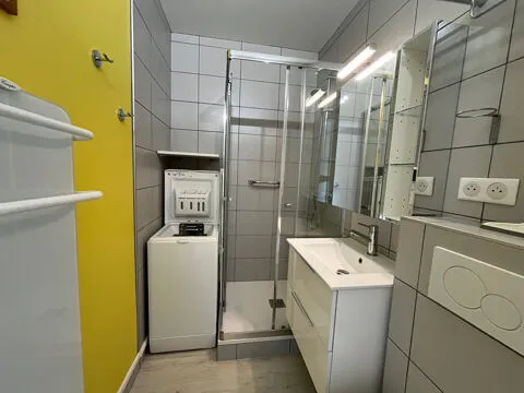 Salles de bain - Studio avec Balcon et Parking à Loire-Atlantique