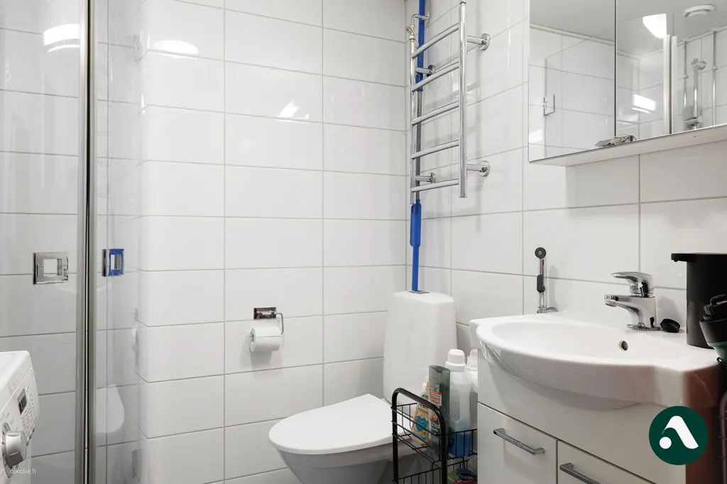 Salles de bain - Two-Room Flat with Glazed Balcony in Tampere