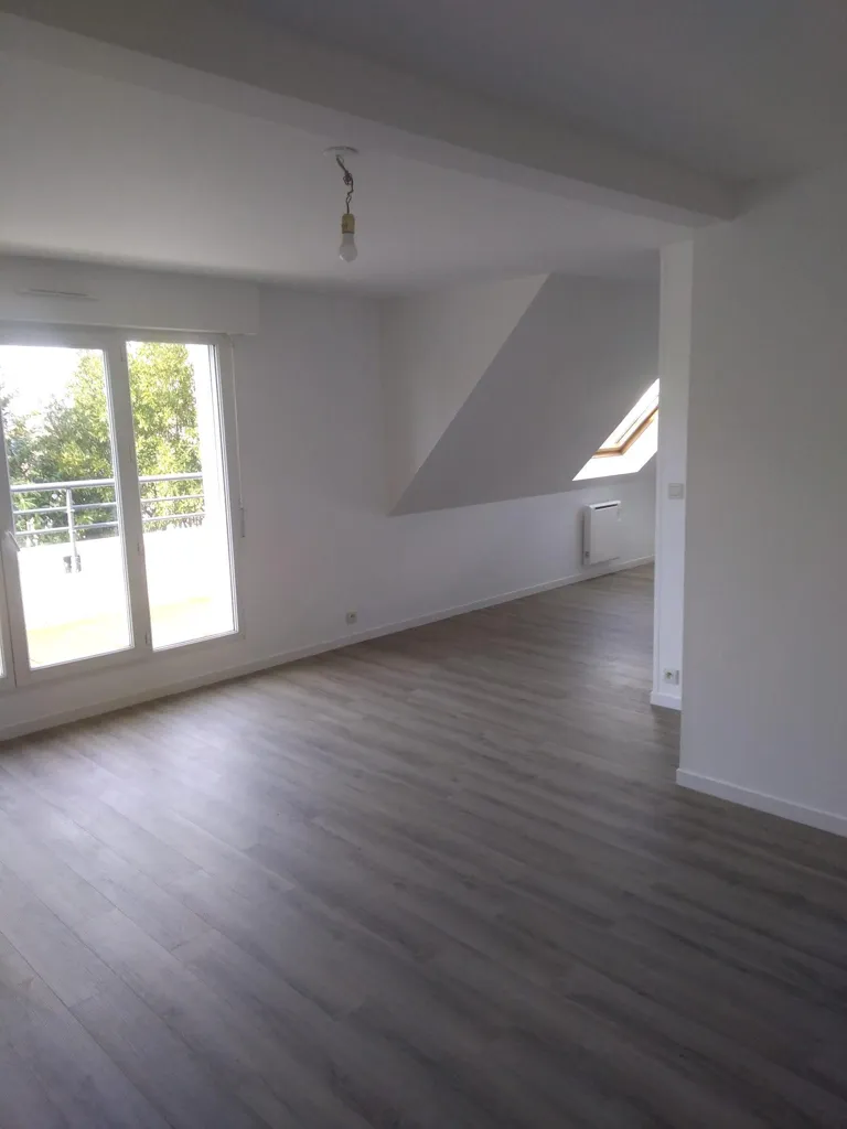 Elutuba - 3-Bed Flat with West Terrace in Vannes