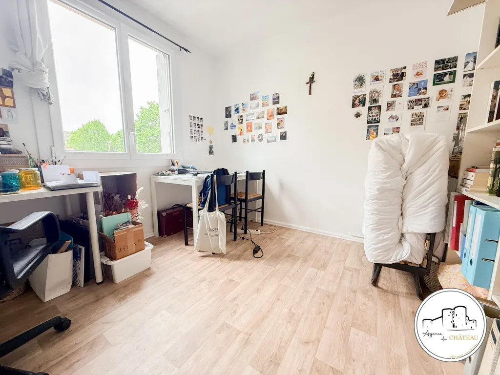 Kabinet - 4-Piece Flat with Balcony in Angers