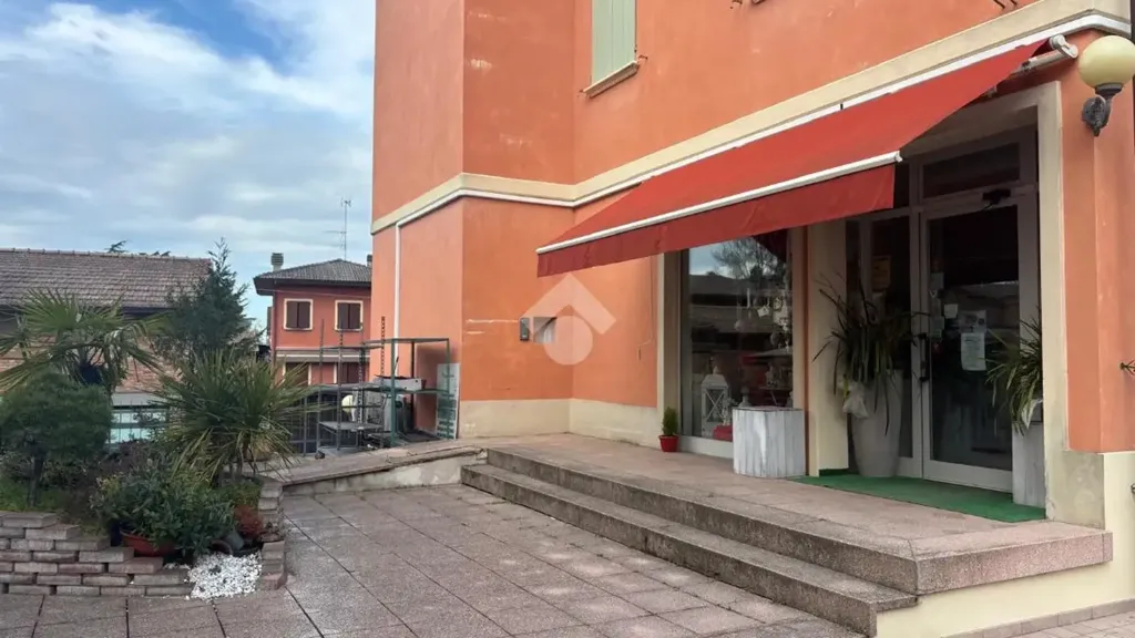 Terrasse - Commercial Property for Investment in Quattro Castella
