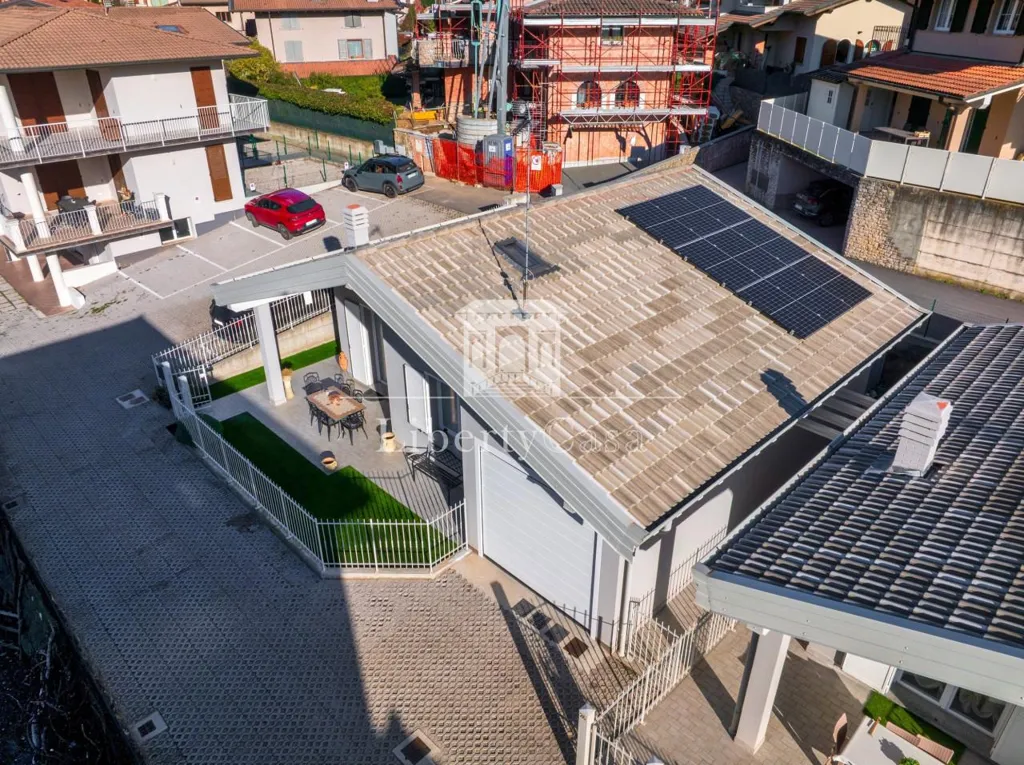 Vue aérienne - Contemporary Villa with Solar Panels in Vobarno