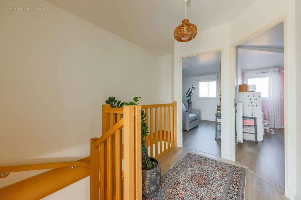 Entrée - Duplex avec Terrasse Sud dans Résidence 2020