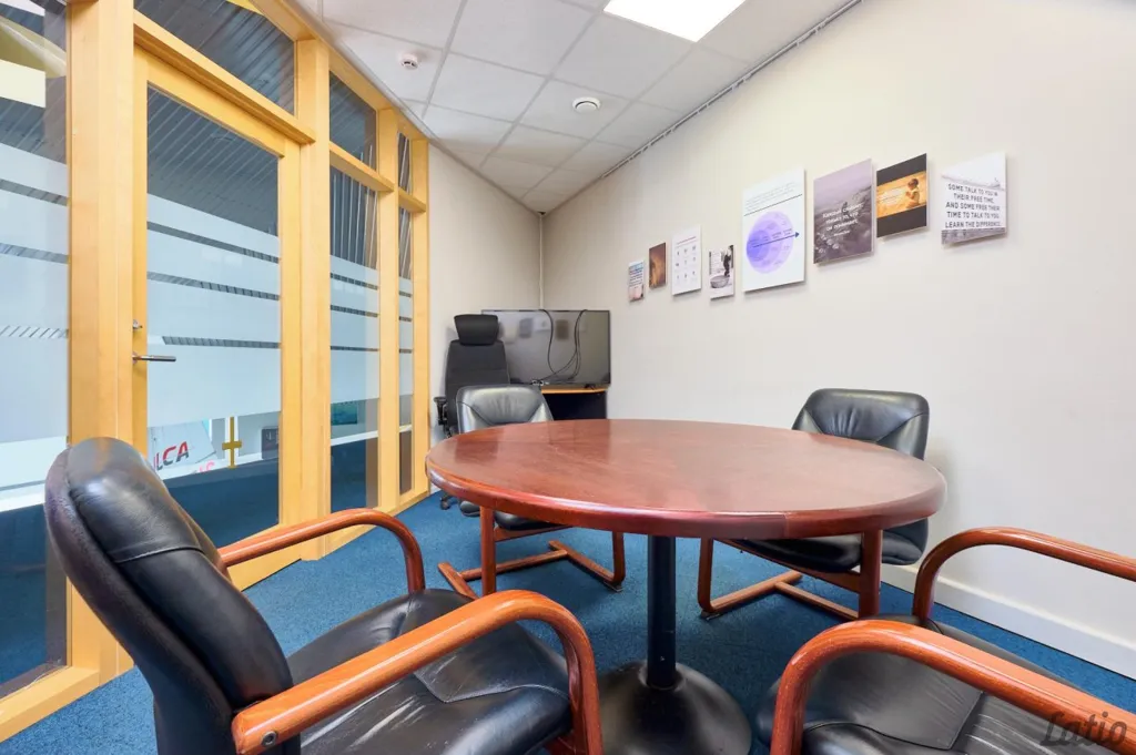 Kabinet - Commercial Space with Extensive Asfaltēta Area in Riga