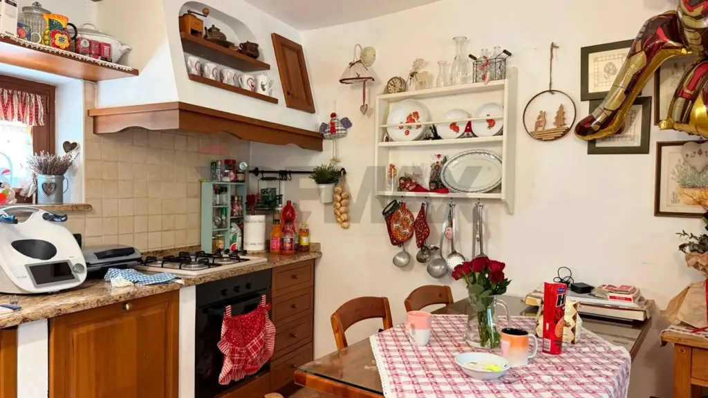 Cuisine - Rustic Villa with Garden in Fonzaso