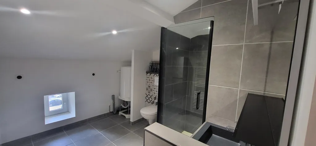 Salles de bain - Appartement Duplex Meublé avec Terrasse à SORBIERS