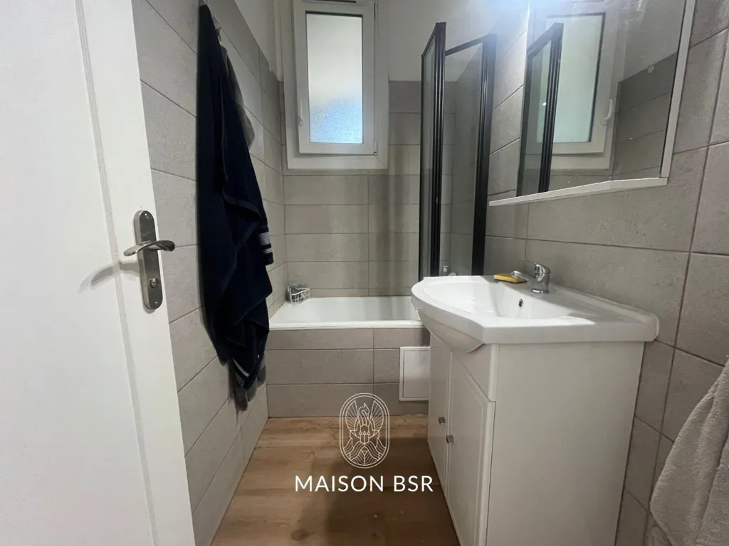 Salles de bain - Chambre Meublée avec Vue Dégagée à Saint-Herblain
