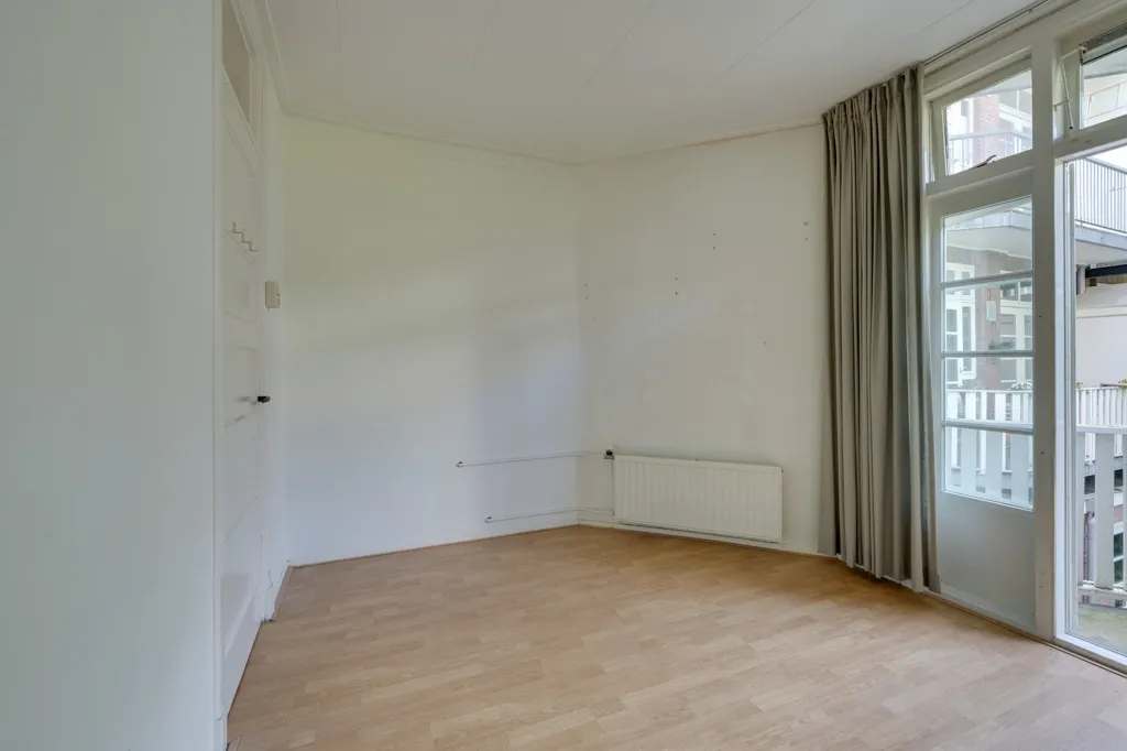 Toad - Charming Two-Bedroom Apartment with Balconies in Amsterdam