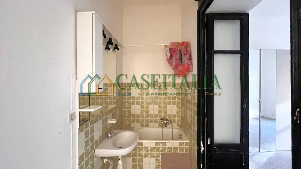 Salles de bain - Apartment for Renovation in Ivrea