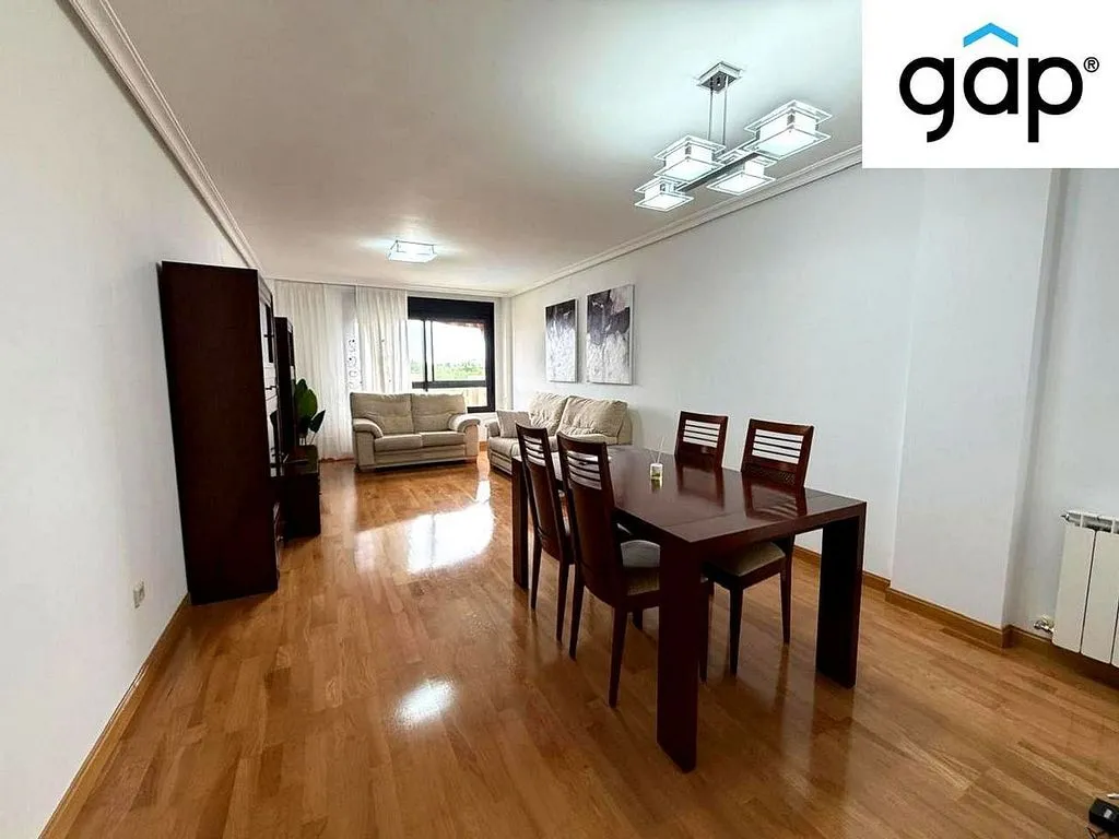 Sala da pranzo - Spacious Student Flat with Gym in Calle de las Encinas