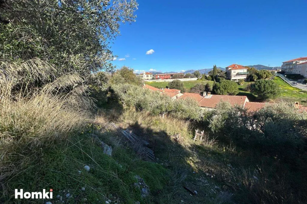 Garden - Buildable Plot with Sea View in Nice Bellet