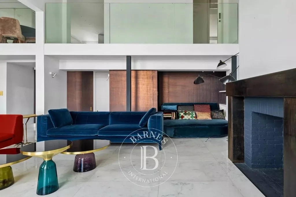 Living Room - Luxury Duplex with East-West View in Paris 7th