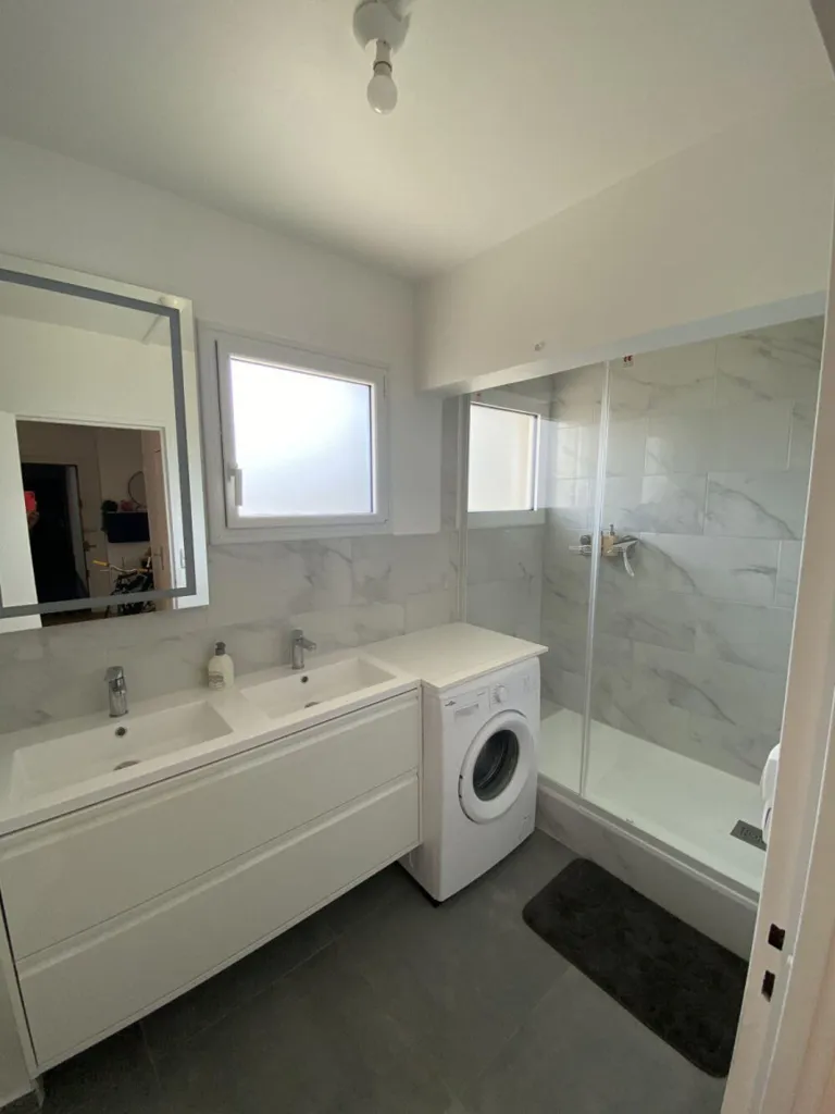 Bagni - Refurbished 3-Bed Flat with Balcony in Aubervilliers