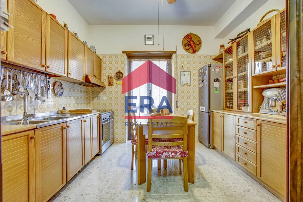 Cuisine - Spacious Apartment with Balcony in Acilia, Rome