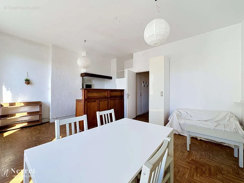 Salle à manger - Appartement T2 Résidence 1900 à Lyon Saint-Michel