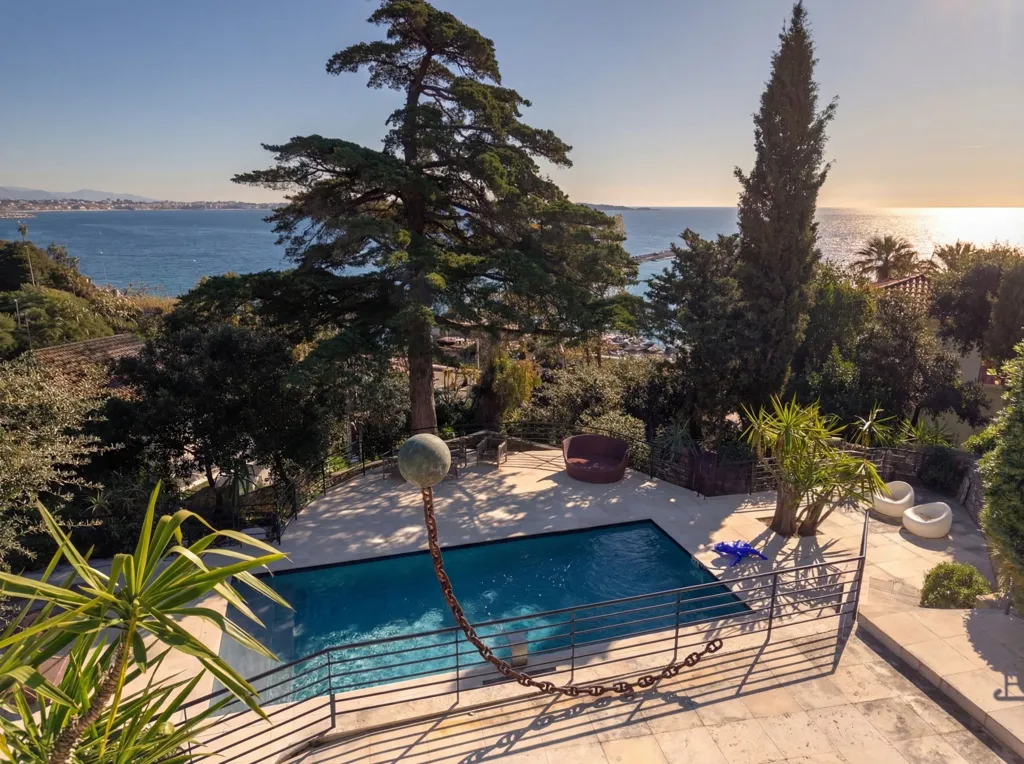 Piscine - Villa Luxueuse avec Vue Mer à Cannes Californie