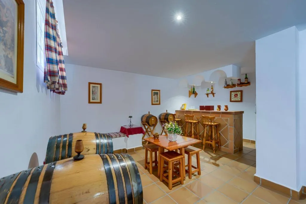 Stanze - Luxury Villa with Pool in Tomares