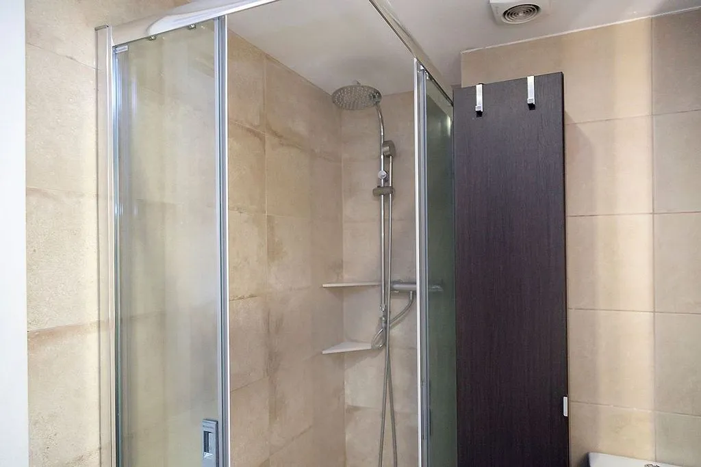 Bathrooms - Duplex with Terrace in La Salut, Barcelona