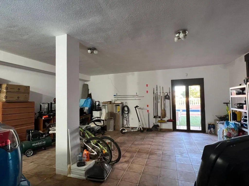 Garage - Luxury House with Pool in Torrevieja