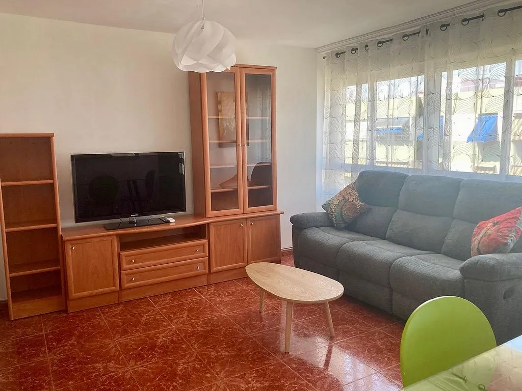 Soggiorno - Bright Apartment with Air Conditioning in Figueroa Park