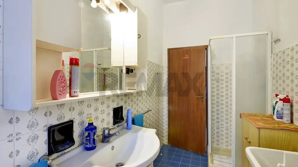 Salles de bain - Ground Floor Flat with Balcony in Granarolo Dell'Emilia