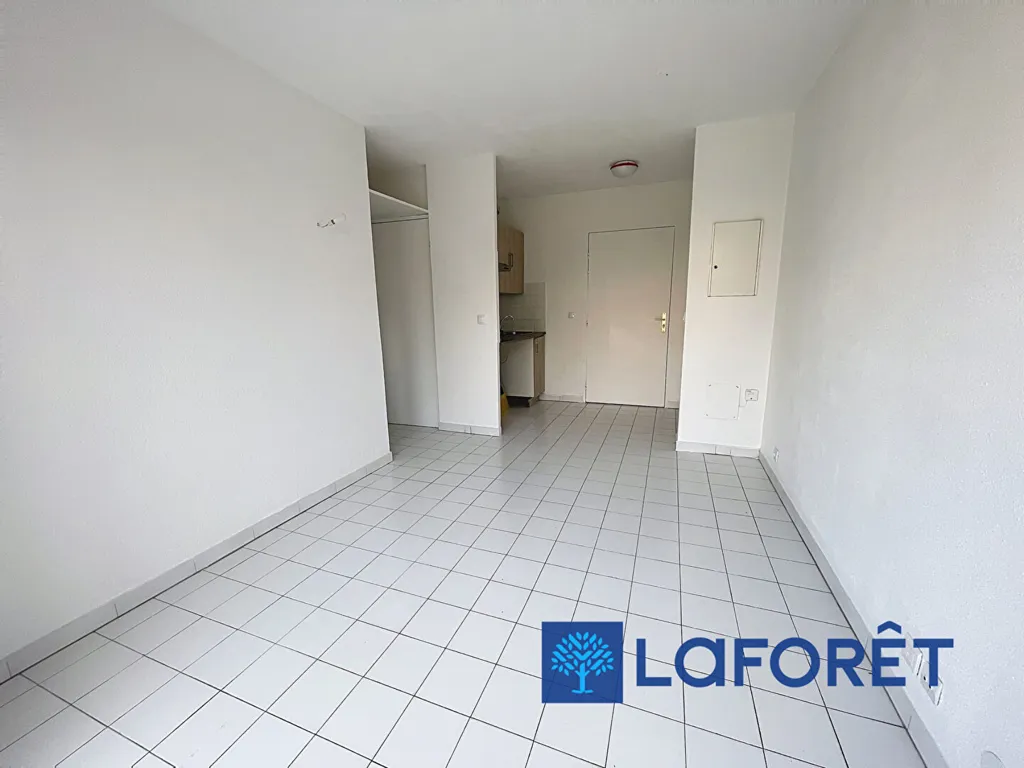 Toad - 2-Bedroom Apartment with Terrace in Saint-Raphaël