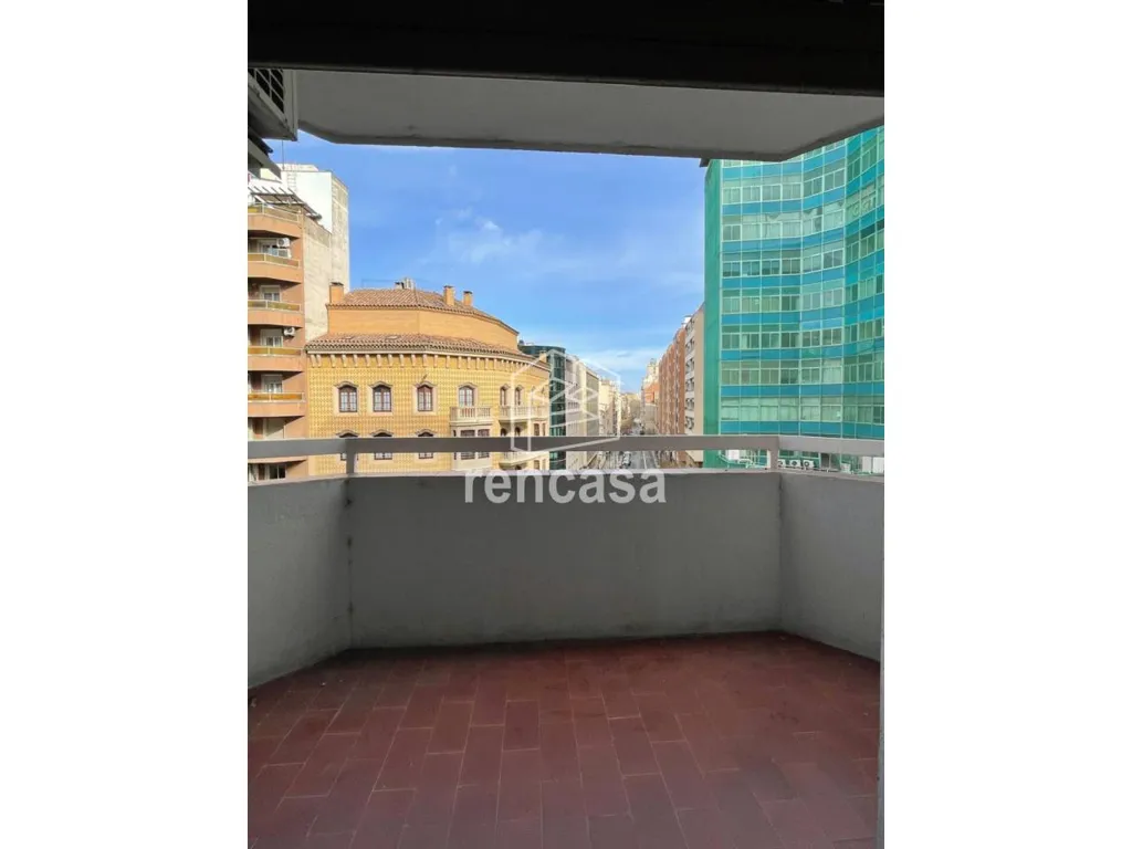 Rõdu - Spacious Flat with Balcony in Instituts