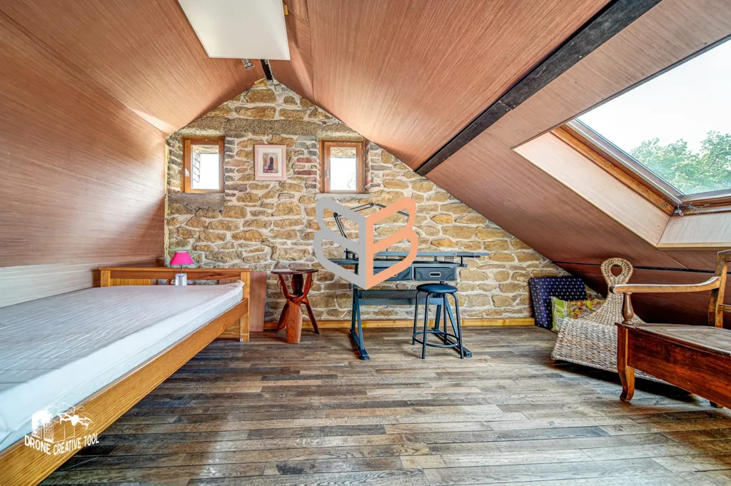 Toad - Converted Chapel House with Historic Setting in Jarny