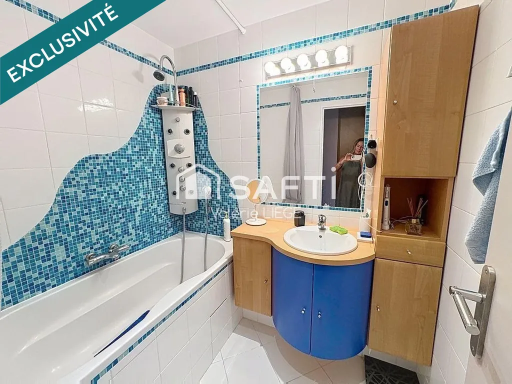 Bagni - Bright City Centre Flat with Balcony in Achères