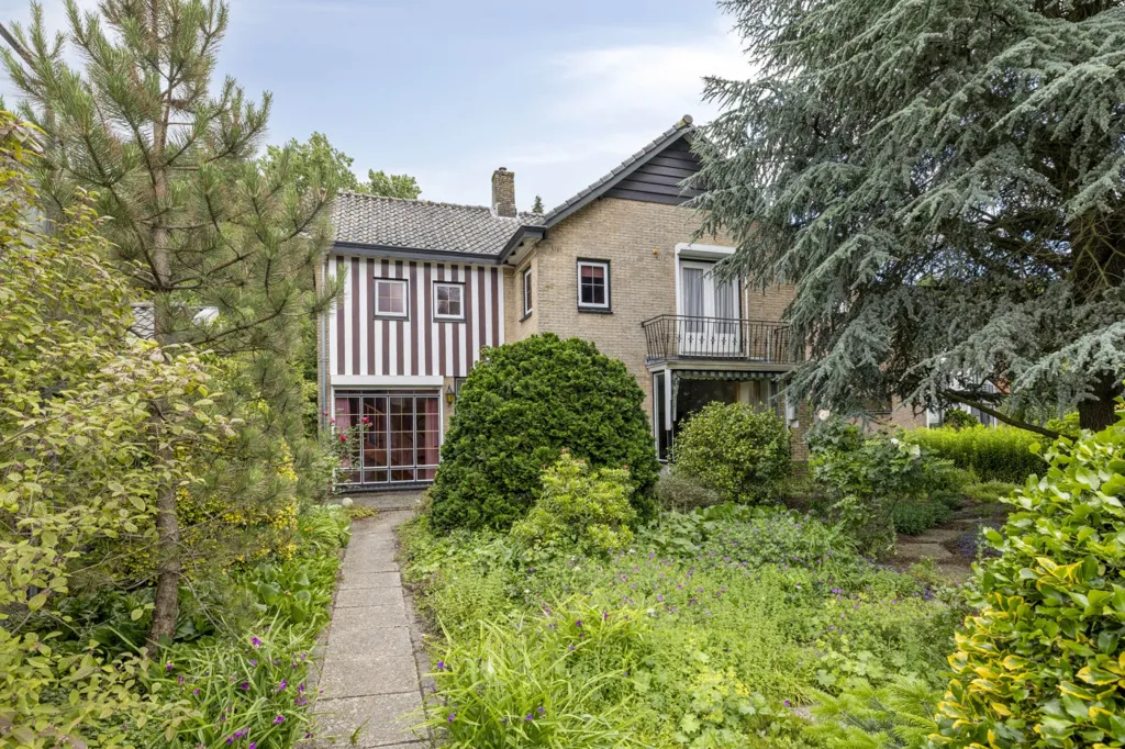 Aed - Free-Standing House with Garden in Breda