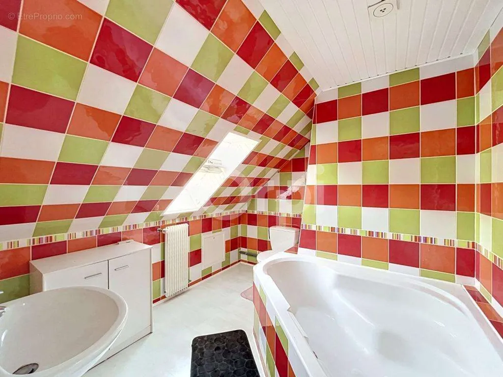 Salles de bain - Pavillon Proche Centre Ville avec Jardin à Clermont