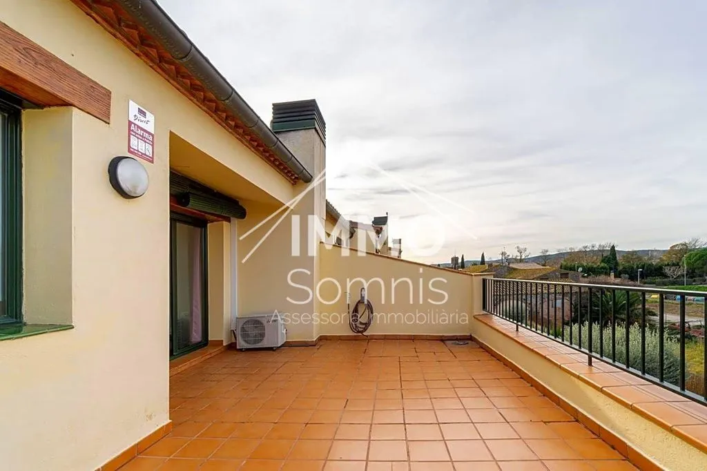Terrazza - Townhouse with Pool in Torroella de Fluvià