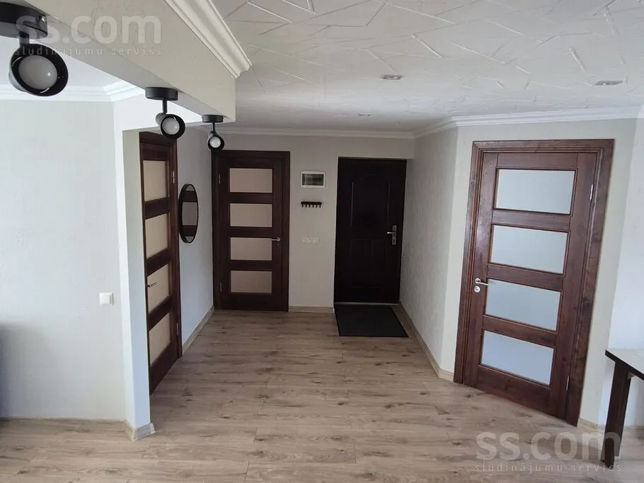 Esik - 3-Bedroom Flat with Balcony in Jaunmārupe
