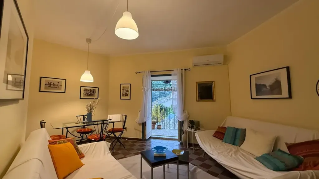 Séjour - Renovated Apartment with Balcony in Modica