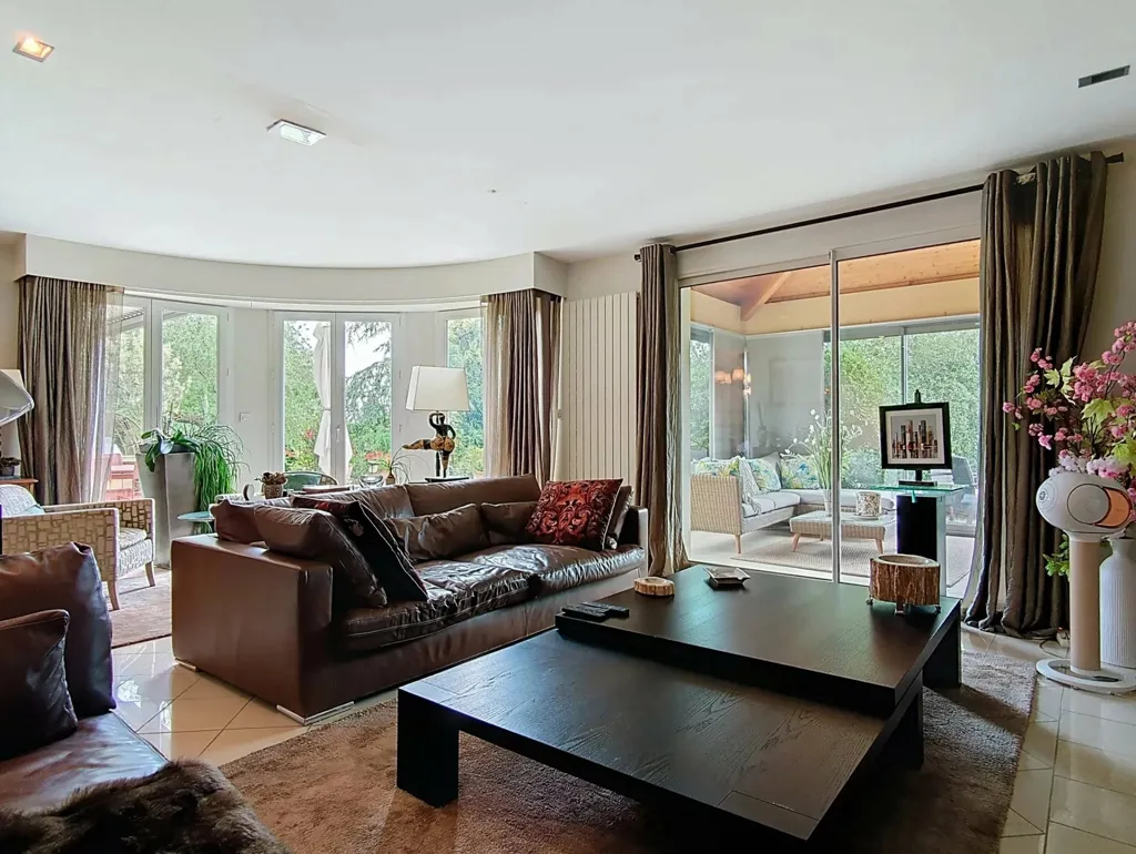 Living Room - Villa with Pool in Vienne Heights
