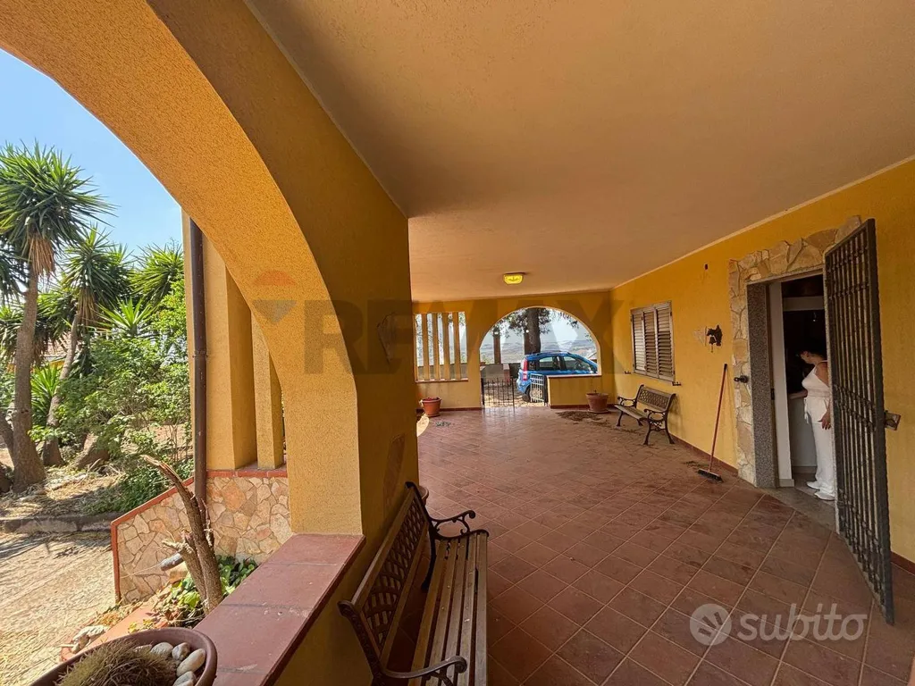 Terrasse - Bifamiliar Villa with Garden in Caltanissetta
