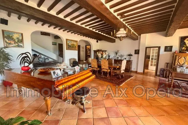 Salle à manger - Maison en Pierres avec Piscine en Campagne