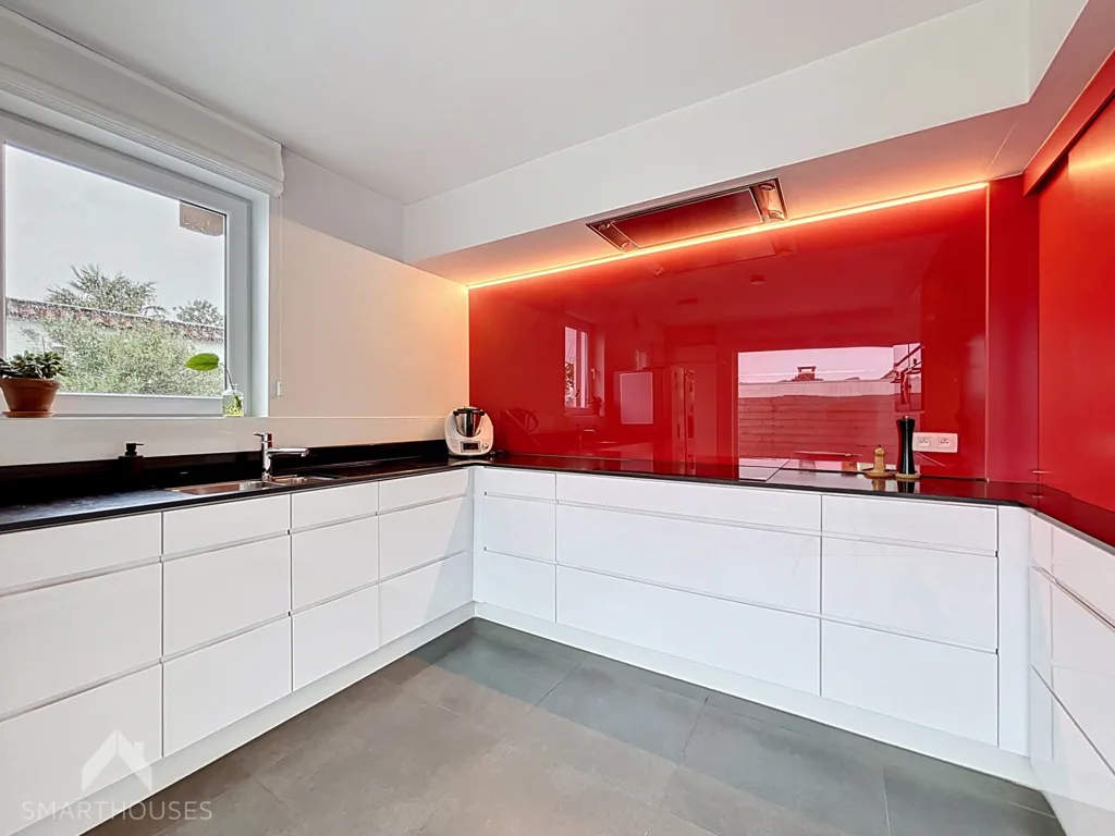 Köök - Half-Open House with Pool in Zwevegem
