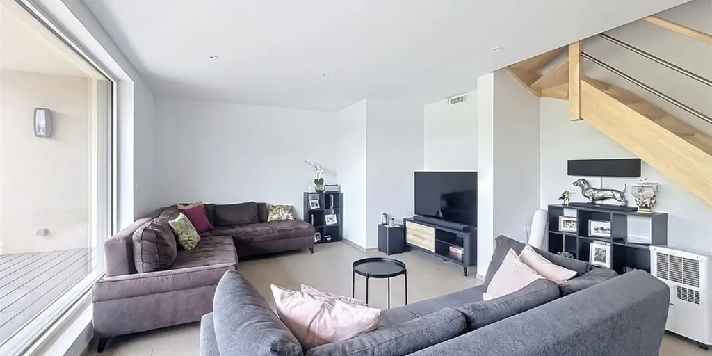 Elutuba - Spacious 3-Bedroom Apartment with Terrace in Sint-Niklaas