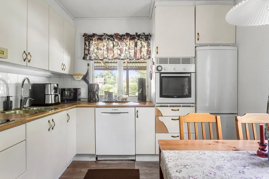 Kitchen - 1-Storey Villa with Garden in Alberga