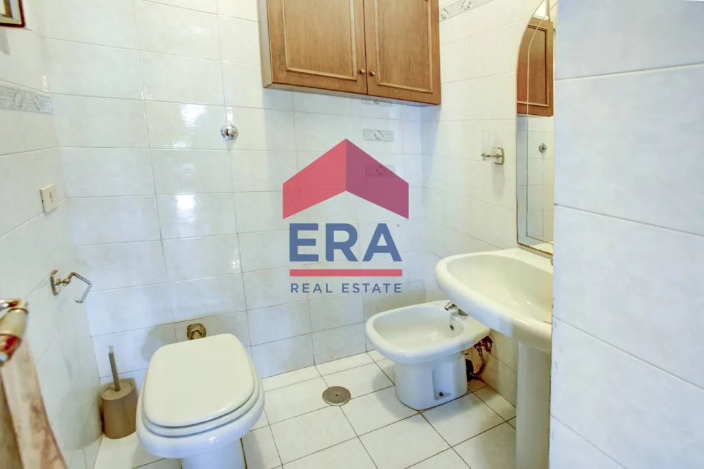 Salles de bain - Villa with 4.5-Hectare Park in Ardea