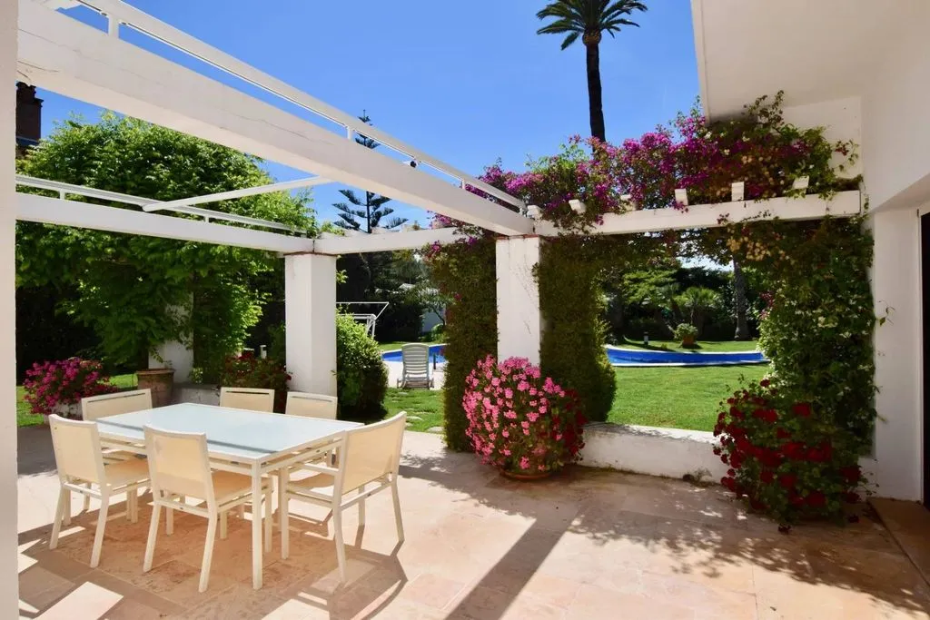 Terrass - Luxury Villa with Pool in Antibes