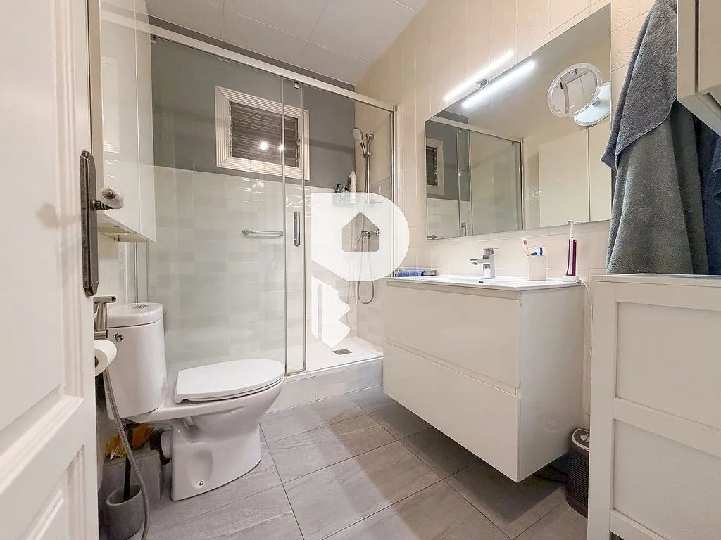 Salles de bain - Apartment with Historical Facade in Sant Antoni