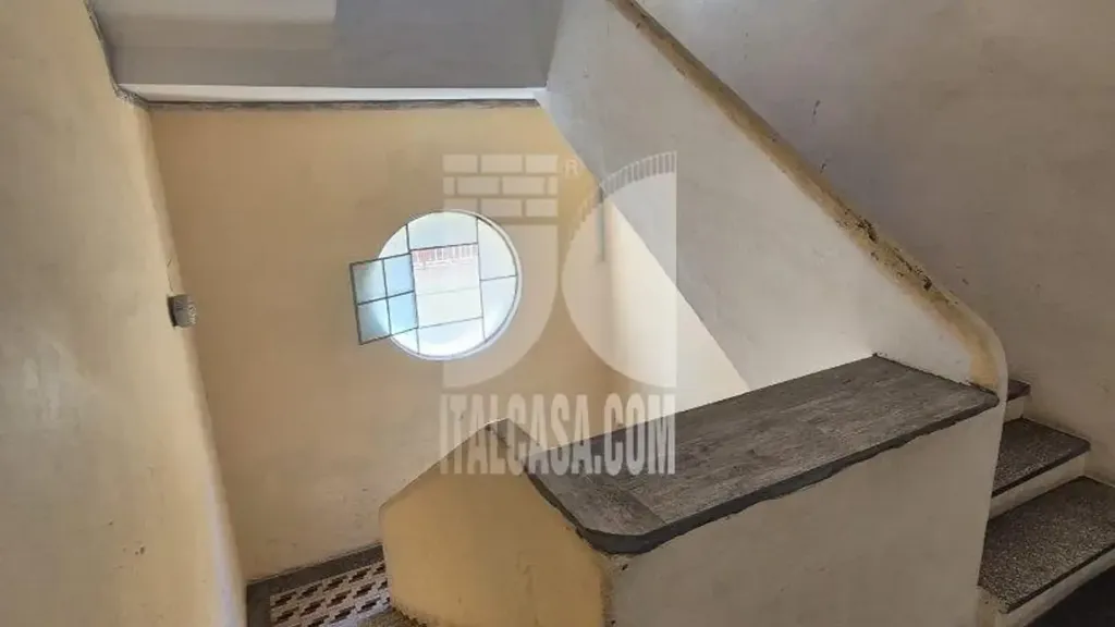 Stanze - Appartamento con balcone a Crotone