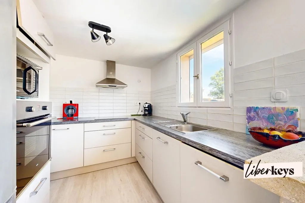 Köök - Spacious House with Polyvalent Room in Vauvert