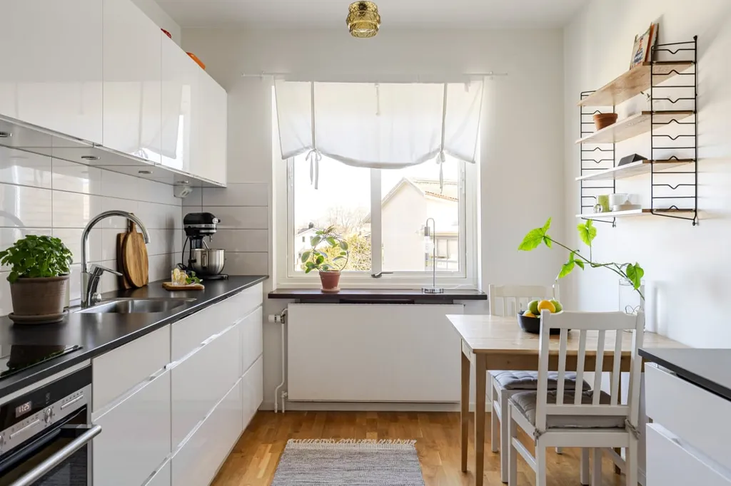 Cuisine - Bright Two-Bedroom with Balcony in Kalmar