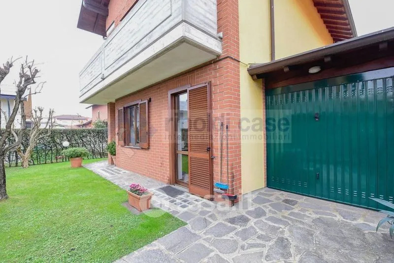 Esterno - Villa with Brickwork in Seregno